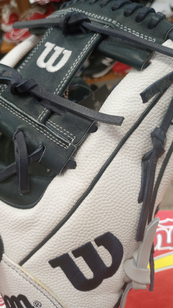 Wilson A2000 1786 11.5" NY BRONX EDITION - White/Navy - Right Hand Thrower