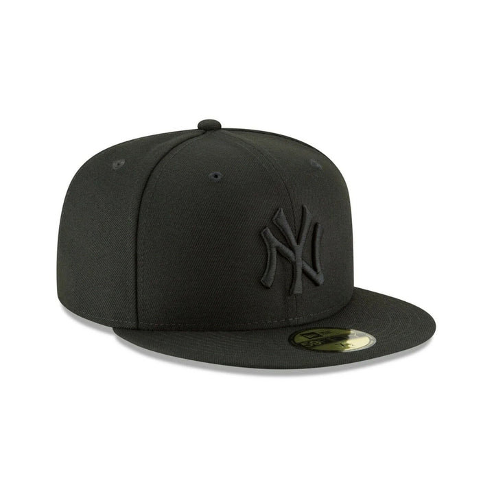 New-Era-59Fifty-New-York-Yankees-Fitted-Hat-Black-Front-Right