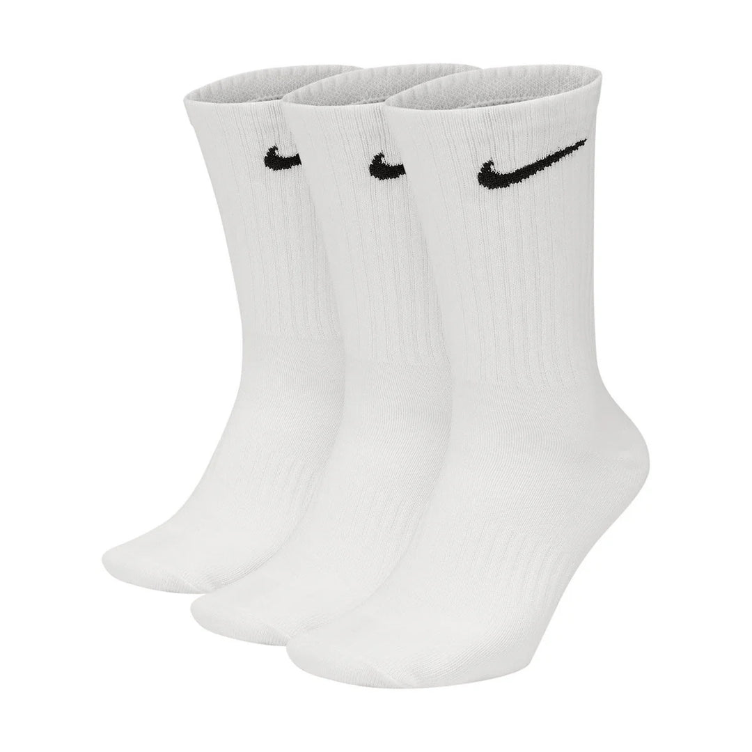 Nike Everyday Lightweight Training Crew Socks 3-Pack with Dri-FIT sweat-wicking comfort, ribbed cuffs and arch support in white