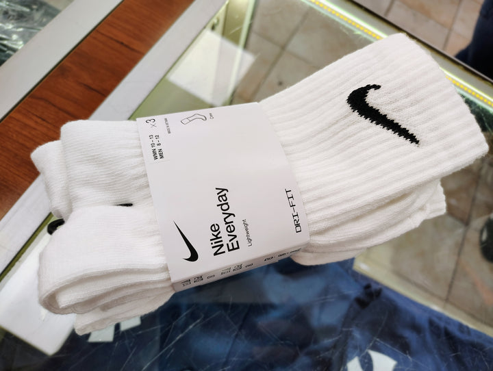 Nike Unisex Everyday Lightweight Dri-FIT Training Crew Socks 3-Pack