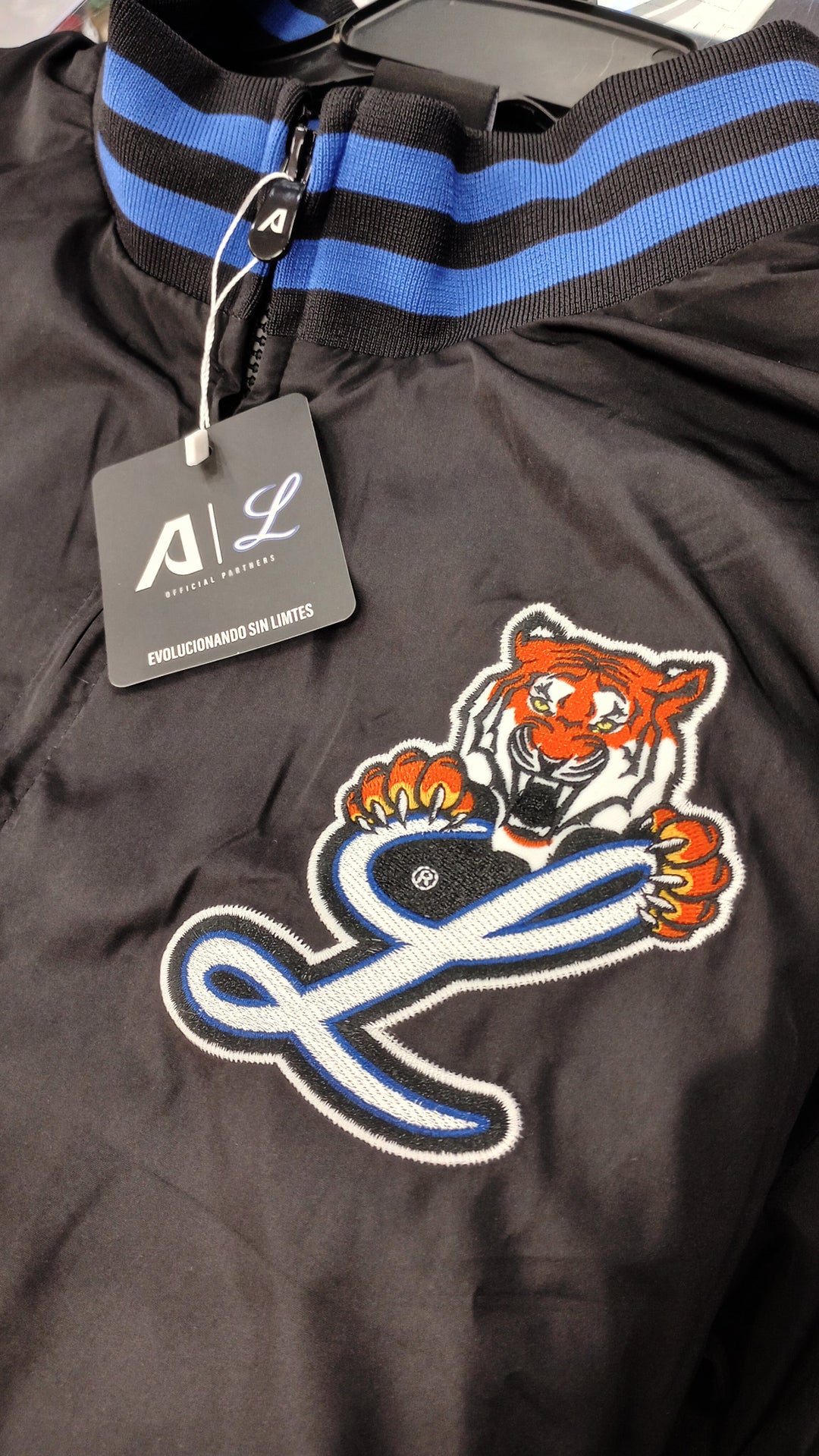 OFFICIAL - Arrieta Tigres del Licey Jacket - Black2