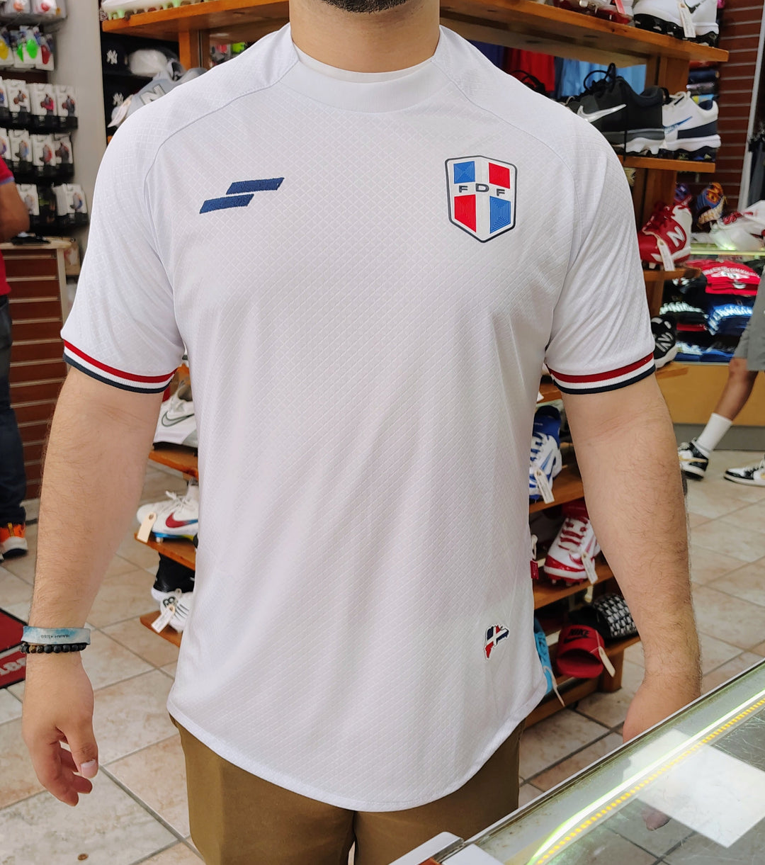 Sizechart jersey football soccer dominican republic - IThe model you see in the photo is a size Small, but is wearing a Medium sweater.