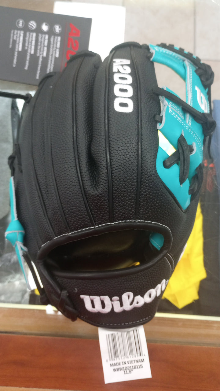 Wilson A2000 1786SS 11.5" Infield Baseball Glove - Black/Teal - Right Hand Thrower3