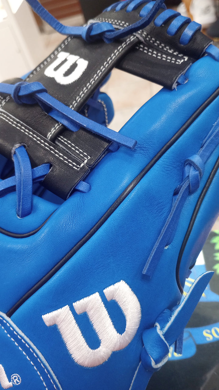 Wilson A2000 1786 11.5" Infield Baseball Glove - Royal/Black - Right Hand Thrower3