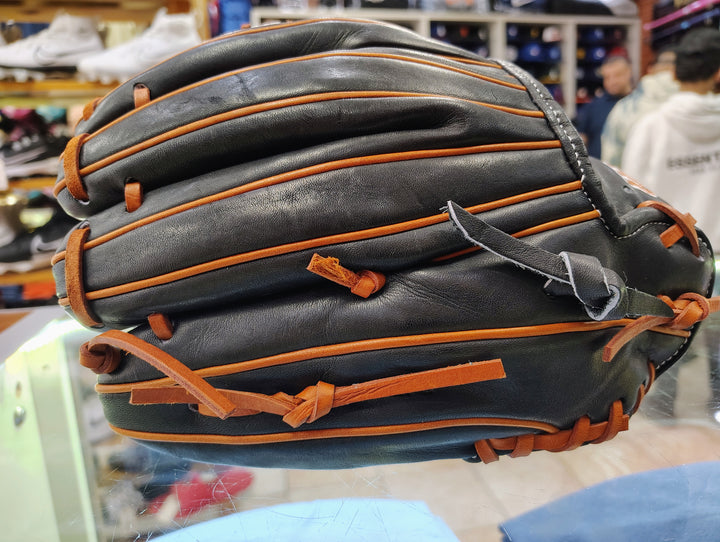 Wilson Pro Stock A2000 1716 11.5" Right Hand Throw Infield Baseball Glove