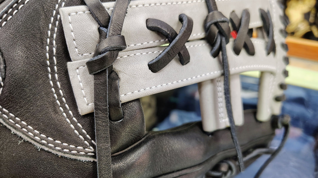 Wilson Pro Stock A2000 1912SS 12 inches Right Hand Throw Baseball Glove  close up