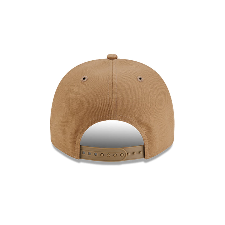 Back view of Yankees khaki adjustable snapback closure