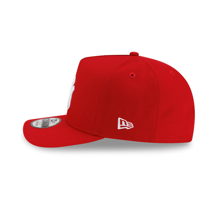 Right side view of New Era New York Yankees scarlet snapback hat
