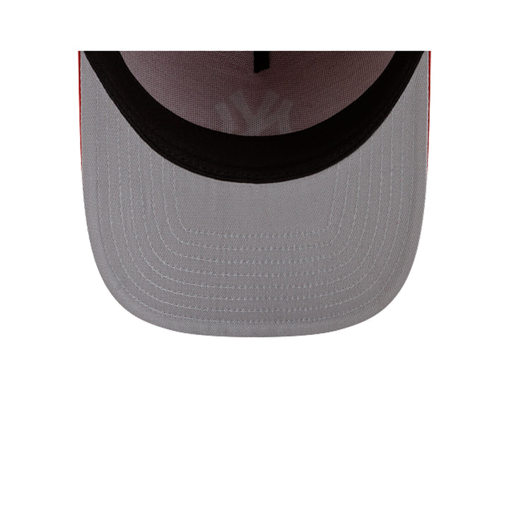 Scarlet New York Yankees 9FIFTY snapback visor detail