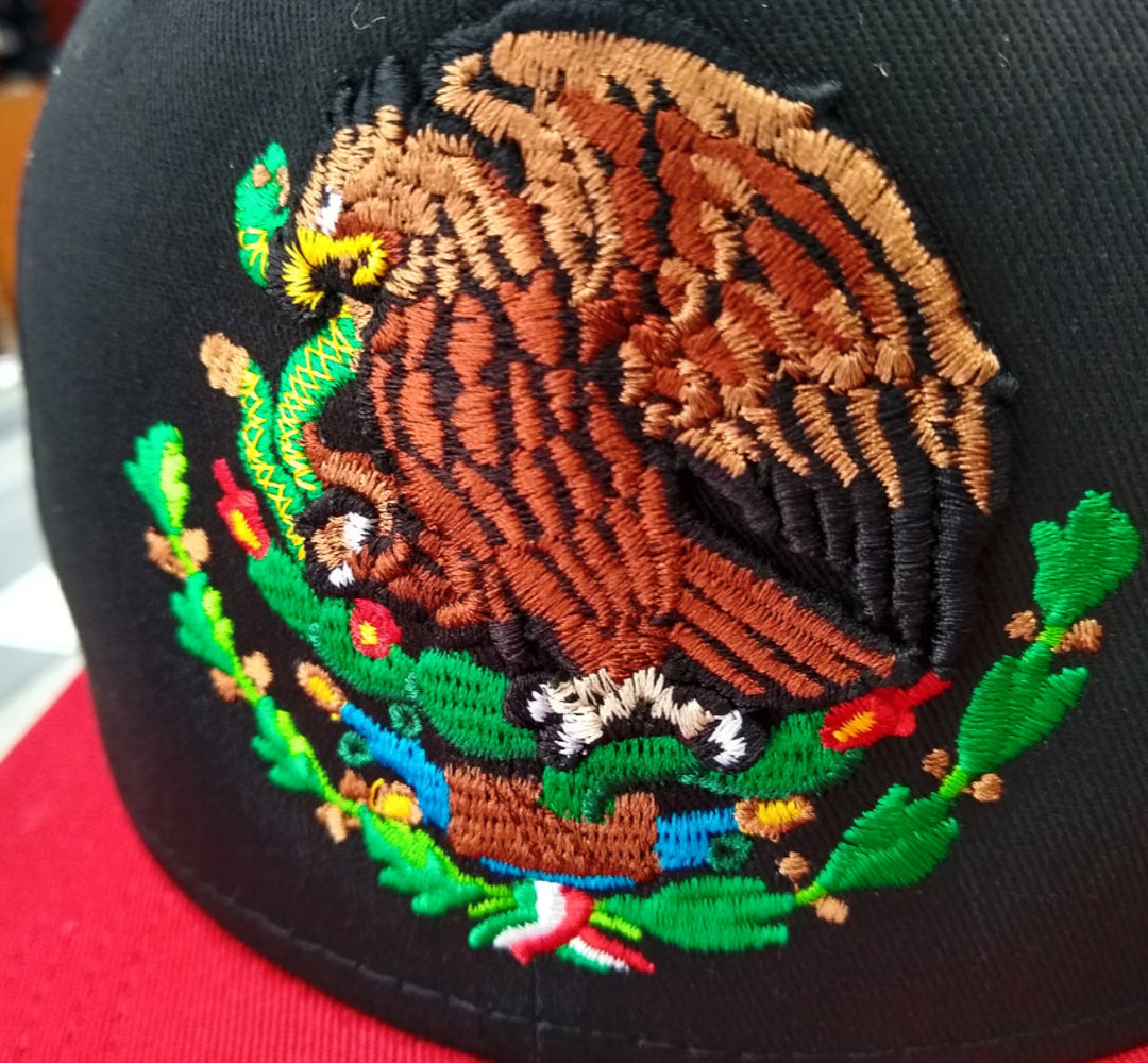 Embroidered Shield and flag SnapBack Mexico Black - Red Hat1