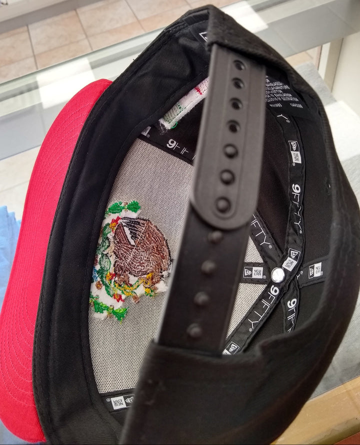 Embroidered Shield and flag SnapBack Mexico Black - Red Hat4