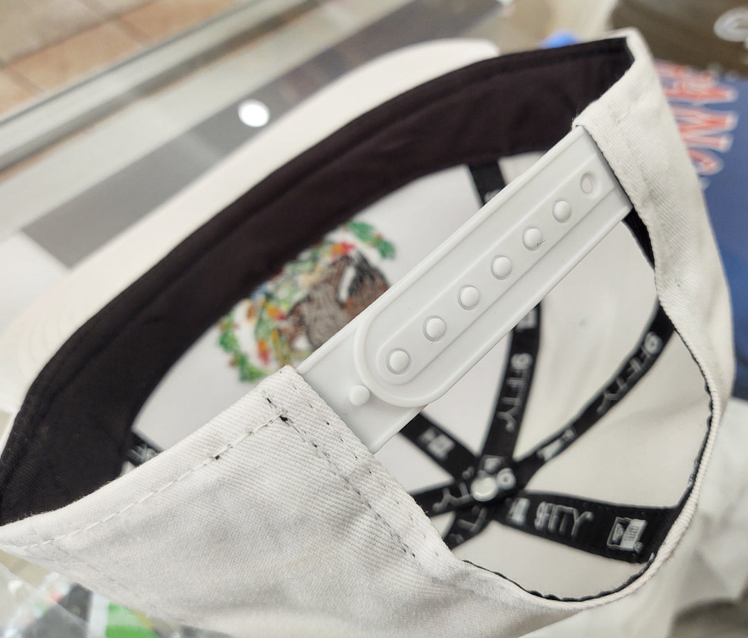 Embroidered Shield and flag SnapBack Mexico New Era White Hat2
